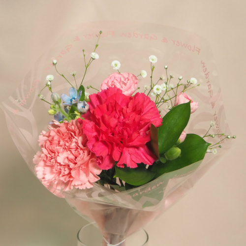 カーネーションブーケ 本体1000円～税込1100円～ | ルポゼ・フルール