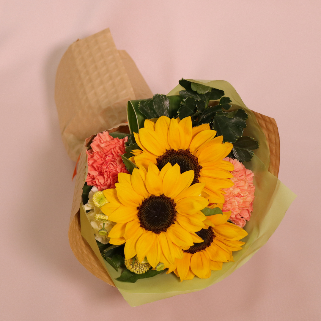 母の日ひまわりブーケM | ルポゼ・フルール - イオンのお花専門店